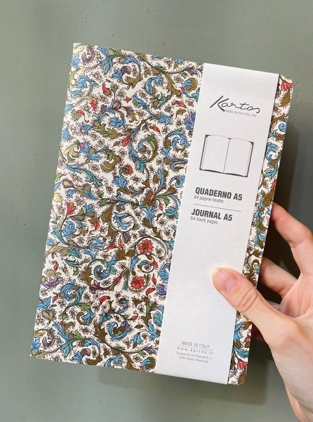 Cuaderno A5 flores azules