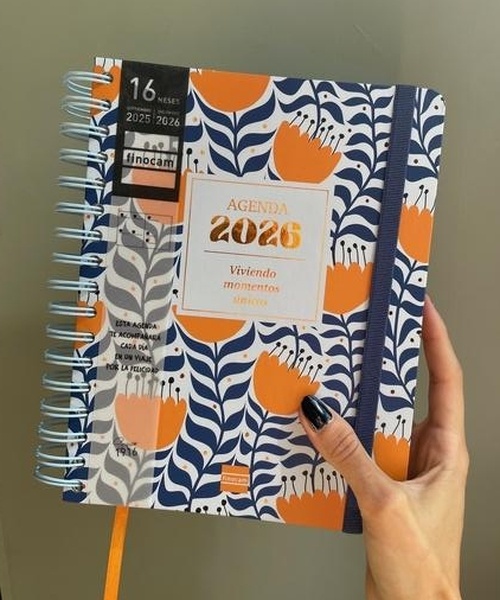 Agenda anual 2026 flores naranjas