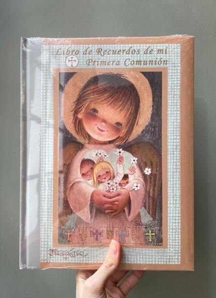 Libro primera comunión ángel